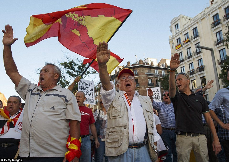 Ασχημες εξελίξεις: Δημοψήφισμα σε Λομβαρδία και Βενέτο στην Ιταλία – Παρακρατικούς και την «Φάλαγγα» έστειλε η Μαδρίτη στη Καταλονία – Θέμα ωρών οι συγκρούσεις και o στρατιωτικός νόμος